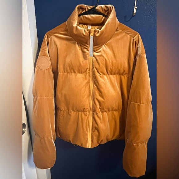 Fabletics Puffer Jacket - Picture 7 of 7